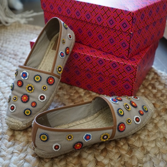 Tory Burch
Marguerite Floral Canvas Espadrille Fla - Picture 7 of 8